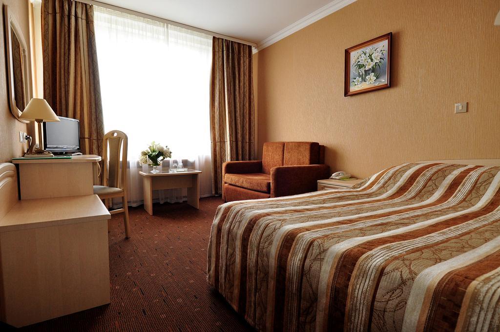 Hotel Yubileiny Minszk Kültér fotó